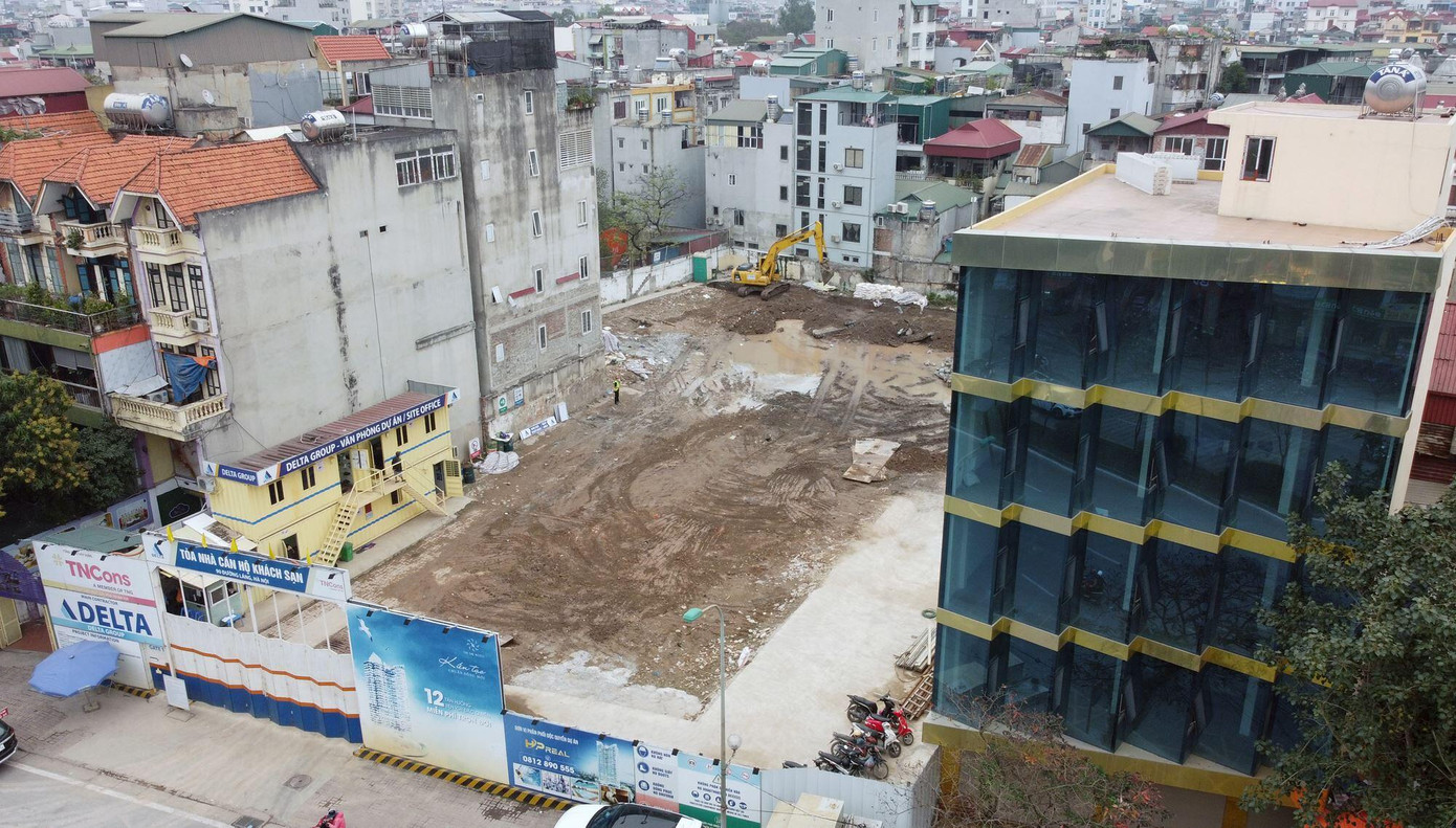 Ngôi nhà 5 tầng không phép mọc lên khiến dự án gần 800 tỷ đồng chậm tiến độ