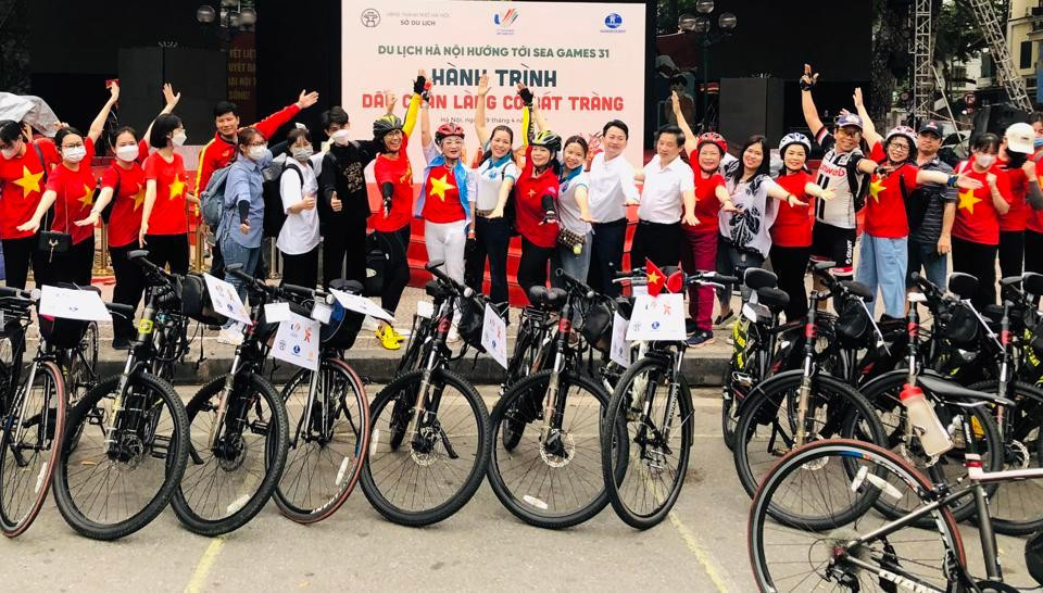 Sở Du lịch Hà Nội tổ chức tour xe đạp đến làng cổ Bát Tràng Sở Du lịch Hà Nội tổ chức tour xe đạp đến làng cổ Bát Tràng