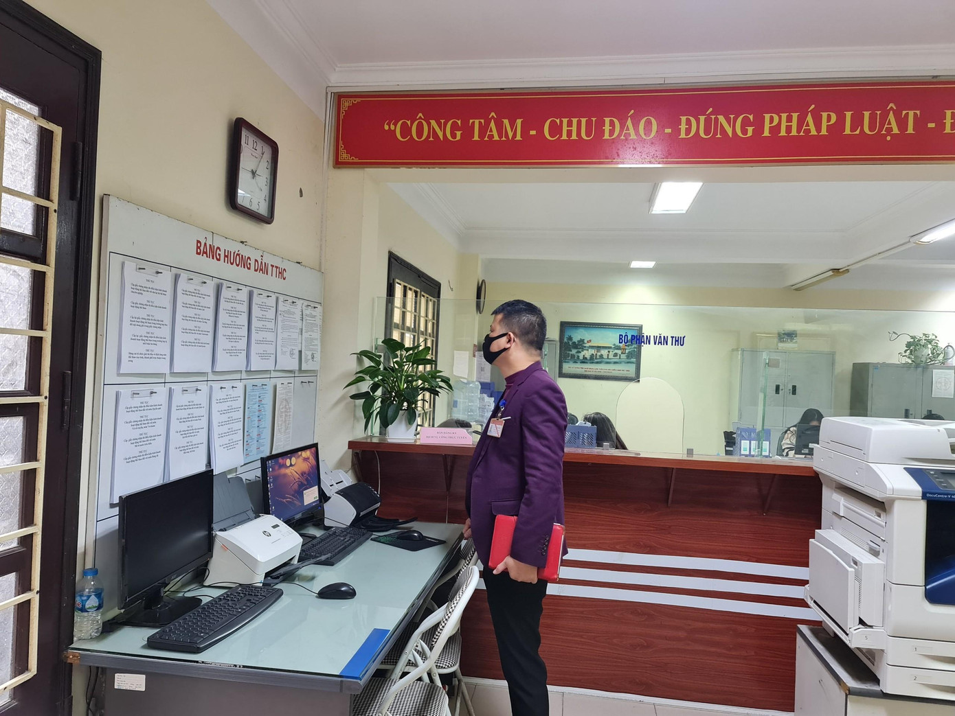 Bà Trần Thị Vân Anh - Phó Giám đốc Sở Văn hóa, Thể thao Hà Nội cho biết, đơn vị đã nhiều lần kiến nghị nhưng đây là trách nhiệm của chính quyền địa phương nên vẫn chưa thể xử lý dứt điểm