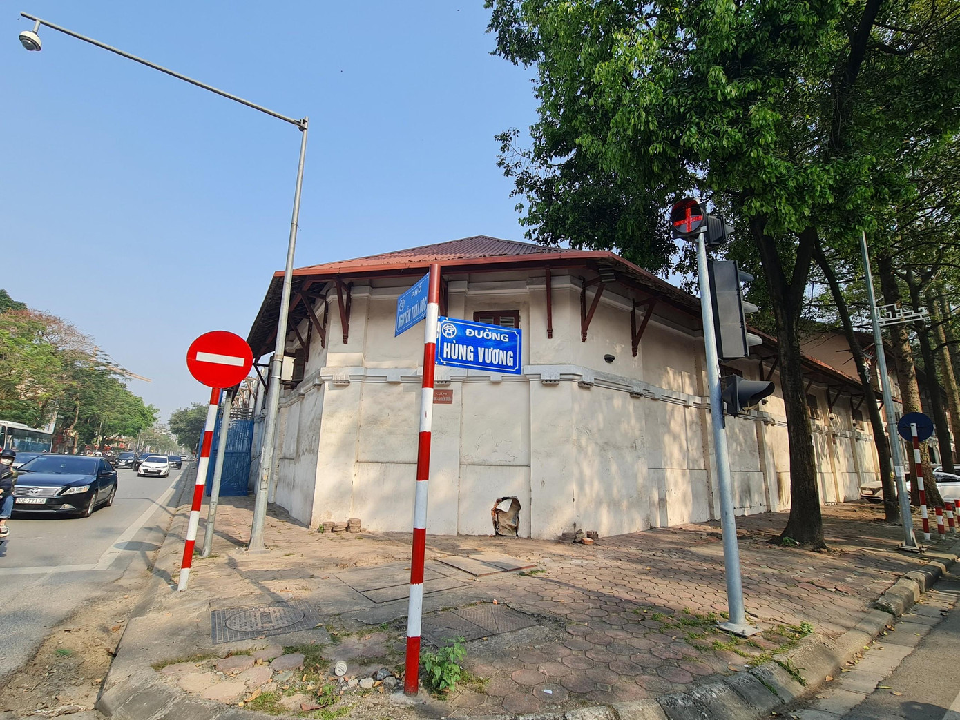 Công trình tại ngã 5 giao cắt đường Hùng Vương - Nguyễn Thái Học Công trình tại ngã 5 giao cắt đường Hùng Vương - Nguyễn Thái Học