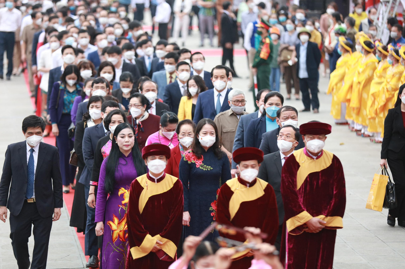 Theo một số tư liệu nghiên cứu, Tây Thiên còn là chốn tổ Phật giáo Việt Nam. Theo một số tư liệu nghiên cứu, Tây Thiên còn là chốn tổ Phật giáo Việt Nam.