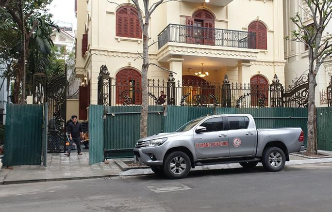 Biệt thự vi phạm bị phát hiện từ sớm nhưng chủ đầu tư cố tình thi công, đến nay đã hoàn thiện. Biệt thự vi phạm bị phát hiện từ sớm nhưng chủ đầu tư cố tình thi công, đến nay đã hoàn thiện.