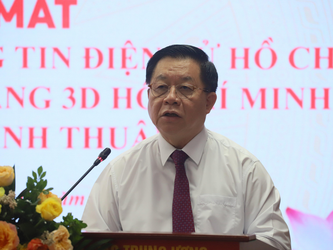 Ông Nguyễn Trọng Nghĩa, Trưởng Ban Tuyên giáo Trung ương phát biểu tại buổi lễ