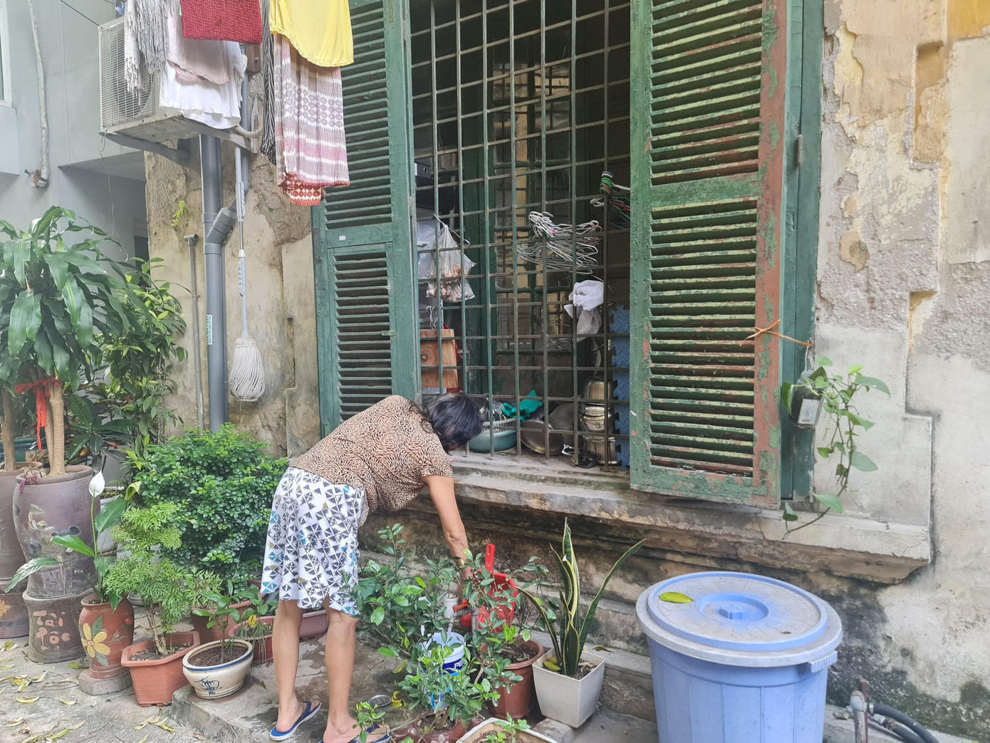 Cảnh lấy nước sạch như thời bao cấp tại biệt thự số 8 Tăng Bạt Hổ