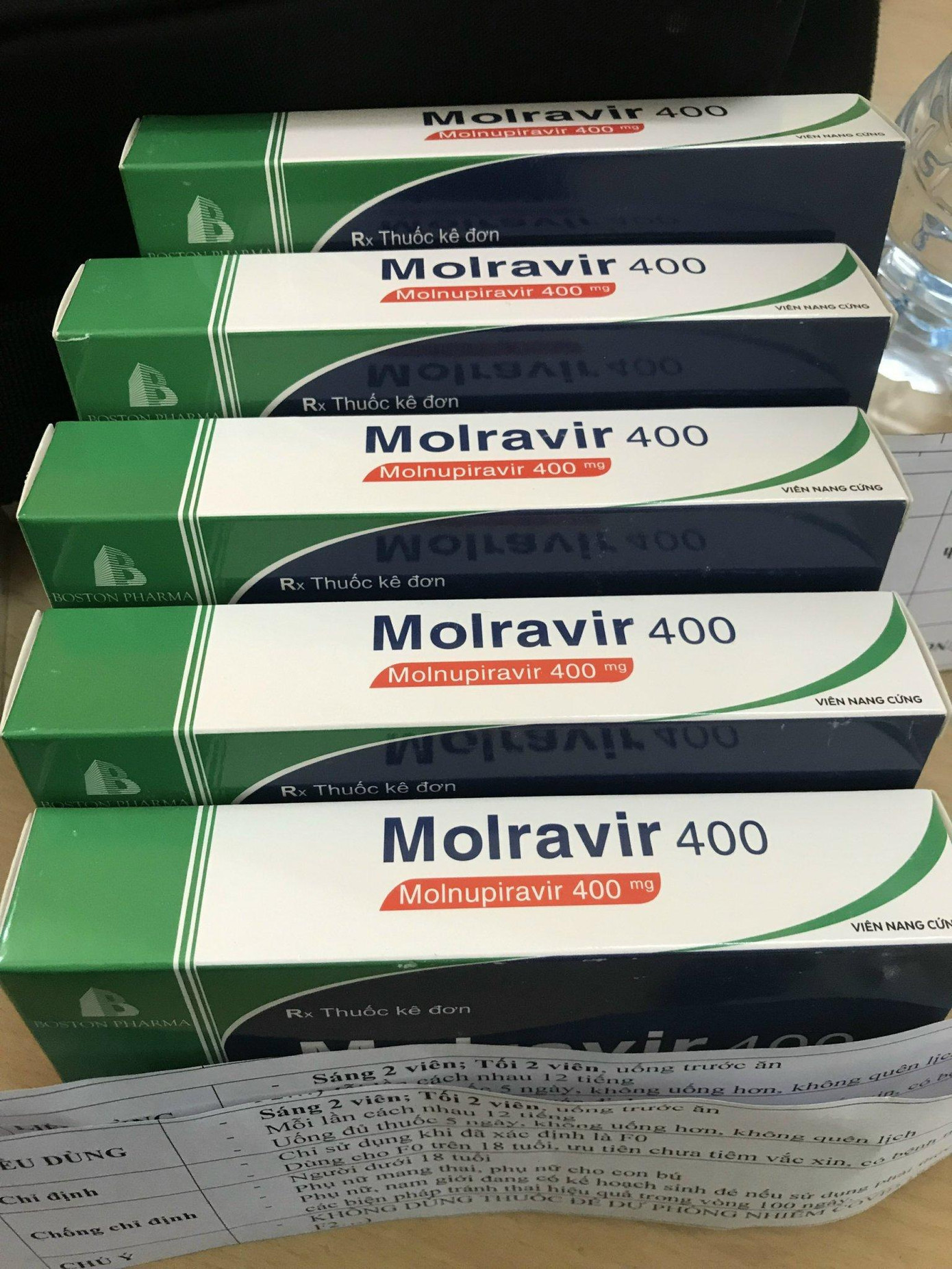 Thuốc điều trị COVID-19 được bán trên mạng. Ảnh: Hiểu Minh Thuốc điều trị COVID-19 được bán trên mạng. Ảnh: Hiểu Minh