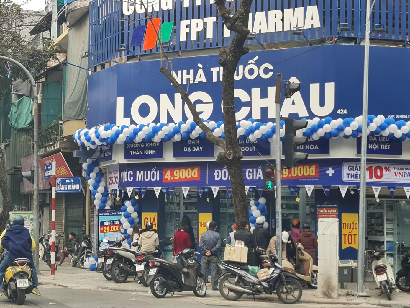 Các nhà thuốc luôn đông kín khách trong những ngày này Các nhà thuốc luôn đông kín khách trong những ngày này