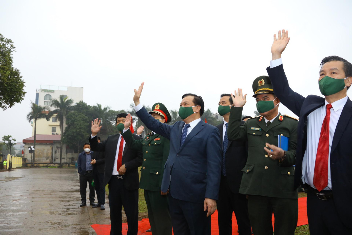 Các quận, huyện của thành phố Hà Nội tổ chức lễ giao, nhận quân với phương châm trang trọng, nhanh gọn, không quá 25 phút và bảo đảm an toàn phòng, chống dịch, đúng nghi lễ quân đội và hướng dẫn của Bộ Quốc phòng. Các địa phương cũng đẩy mạnh công tác tuyên truyền phòng, chống dịch COVID-19 trong ngày lễ giao, nhận quân đến mọi tầng lớp Nhân dân. Khánh tiết của buổi lễ được chuẩn bị chu đáo, trang trọng và mang dấu ấn Thủ đô.