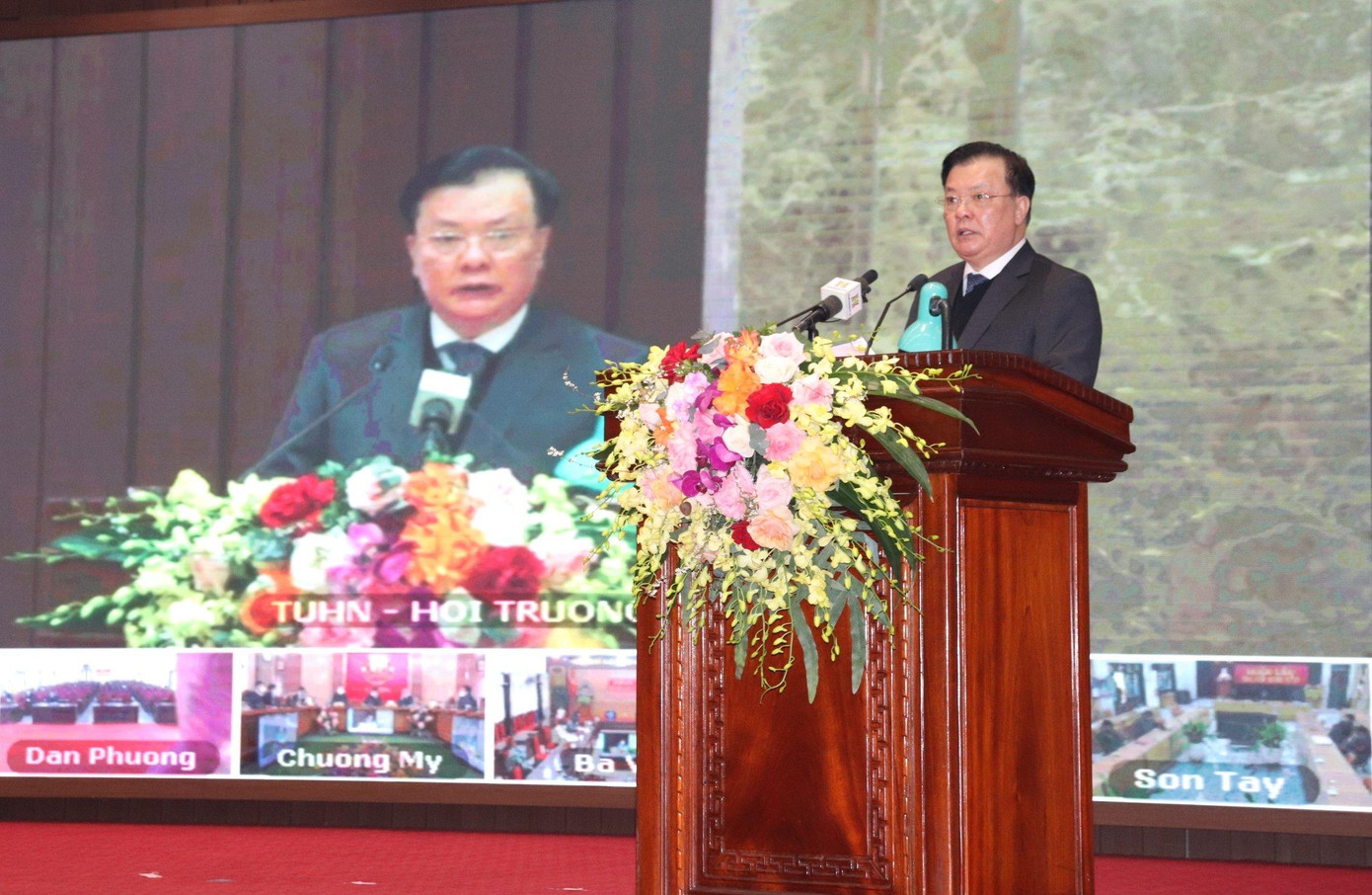 Bí thư Thành ủy Hà Nội Đinh Tiến Dũng gửi lời chúc mừng tới các y bác sĩ Thủ đô Bí thư Thành ủy Hà Nội Đinh Tiến Dũng gửi lời chúc mừng tới các y bác sĩ Thủ đô