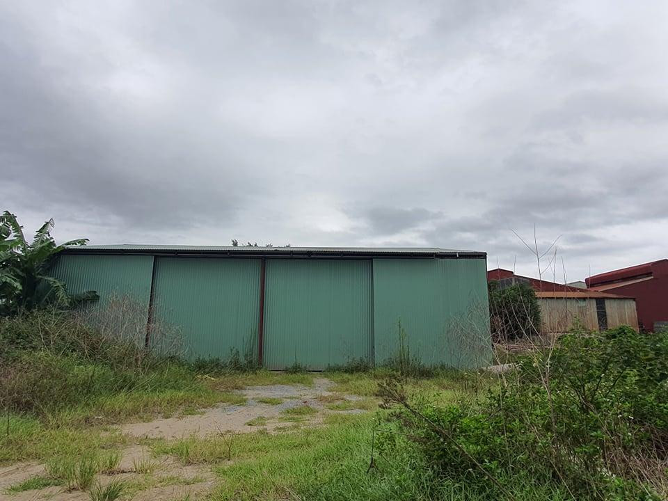 Ngoài 13 hộ dân kể trên, nhiều khu đất tại thị trấn Kẻ Sặt bị đổ đất xây dựng nhà xưởng trái phép Ngoài 13 hộ dân kể trên, nhiều khu đất tại thị trấn Kẻ Sặt bị đổ đất xây dựng nhà xưởng trái phép