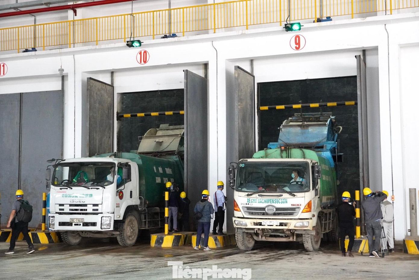 Rác sẽ được lưu trữ tại đây 5 - 7 ngày để nước rỉ rác chảy ra trước khi đưa vào lò đốt