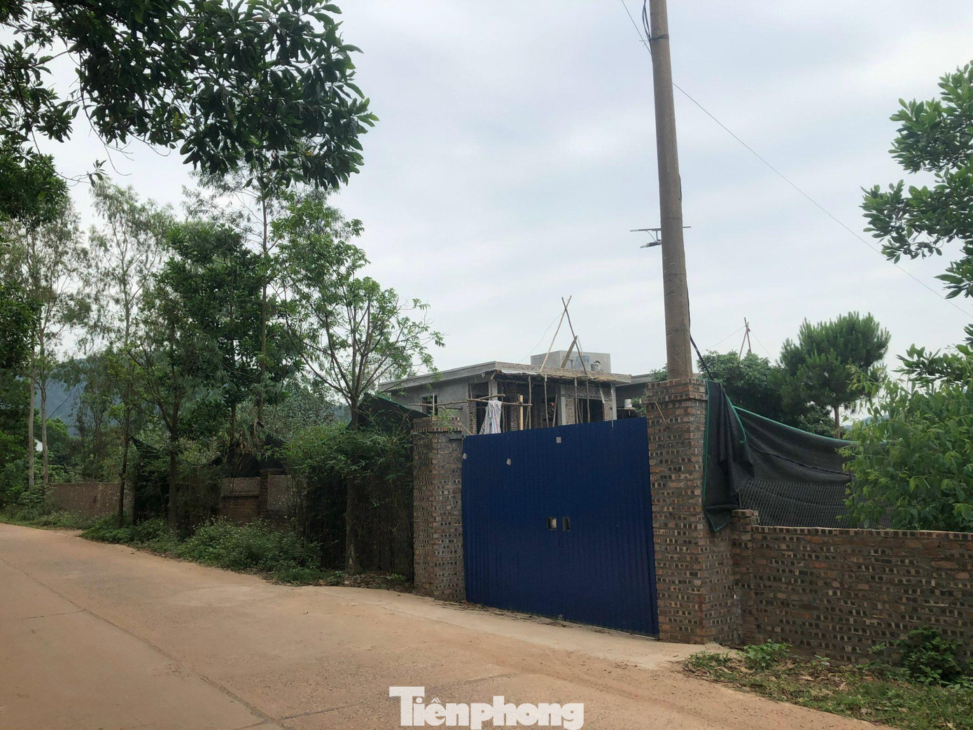 Thời điểm năm 2019, Đoàn Thanh tra liên ngành thành phố Hà Nội đã ban hành 2 Kết luận thanh tra về đất rừng Sóc Sơn. Theo đó, huyện Sóc Sơn còn 2.915 trường hợp vi phạm đất đai có công trình xây dựng, trong đó có 2.715 trường hợp vi phạm đất rừng.