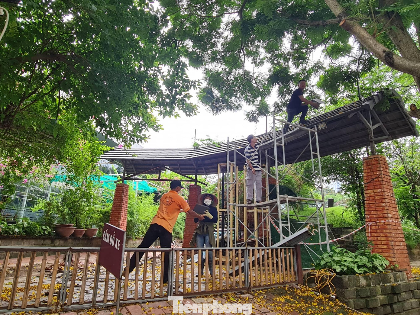 UBND quận Cầu Giấy yêu cầu các công trình sai phạm tại Khu đô thị Trung Hòa - Nhân Chính tháo dỡ UBND quận Cầu Giấy yêu cầu các công trình sai phạm tại Khu đô thị Trung Hòa - Nhân Chính tháo dỡ