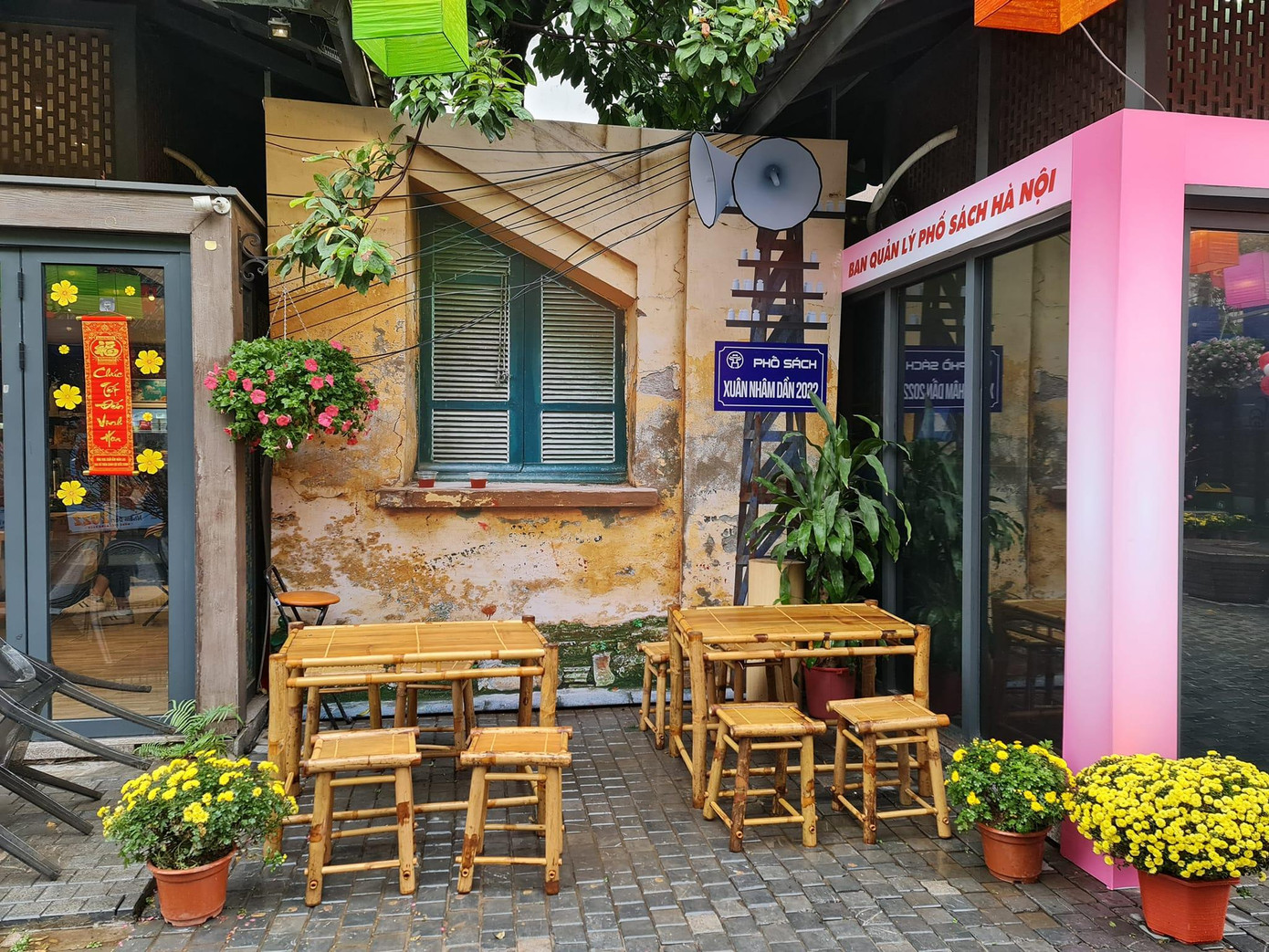 Góc nhỏ để du khách ngồi thư giãn đọc sách Góc nhỏ để du khách ngồi thư giãn đọc sách