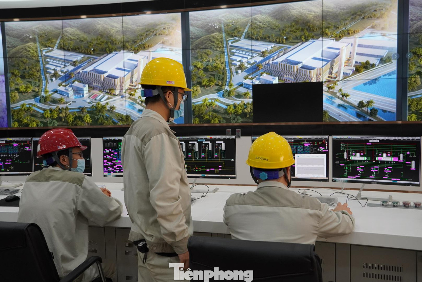 Trung tâm điều khiển của nhà máy đốt rác lớn nhất Việt Nam