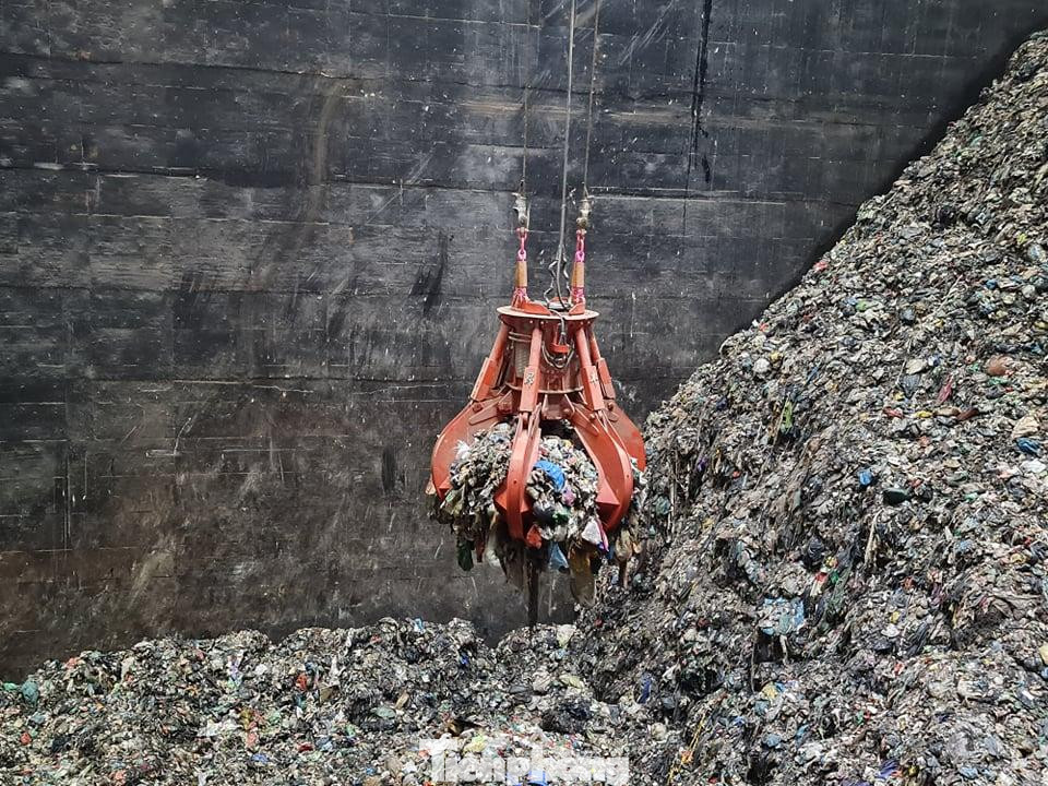 Đến ngày 21/1, lò đốt rác đầu tiên đã được vận hành thử nghiệm đốt rác. Hôm nay (28/1), 500 tấn rác đầu tiên đã chính thức được đốt. Dự kiến giữa tháng 2 sẽ phát điện trở lại lên điện lưới quốc gia.