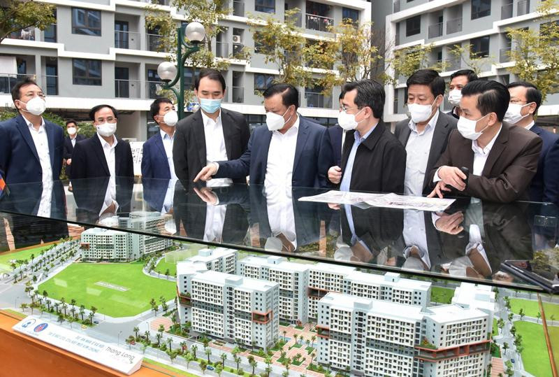 Đoàn đã kiểm tra thực tế, nghe báo cáo về tình hình thực hiện Dự án nhà ở xã hội tại Đông Anh và Mê Linh. Đoàn đã kiểm tra thực tế, nghe báo cáo về tình hình thực hiện Dự án nhà ở xã hội tại Đông Anh và Mê Linh.