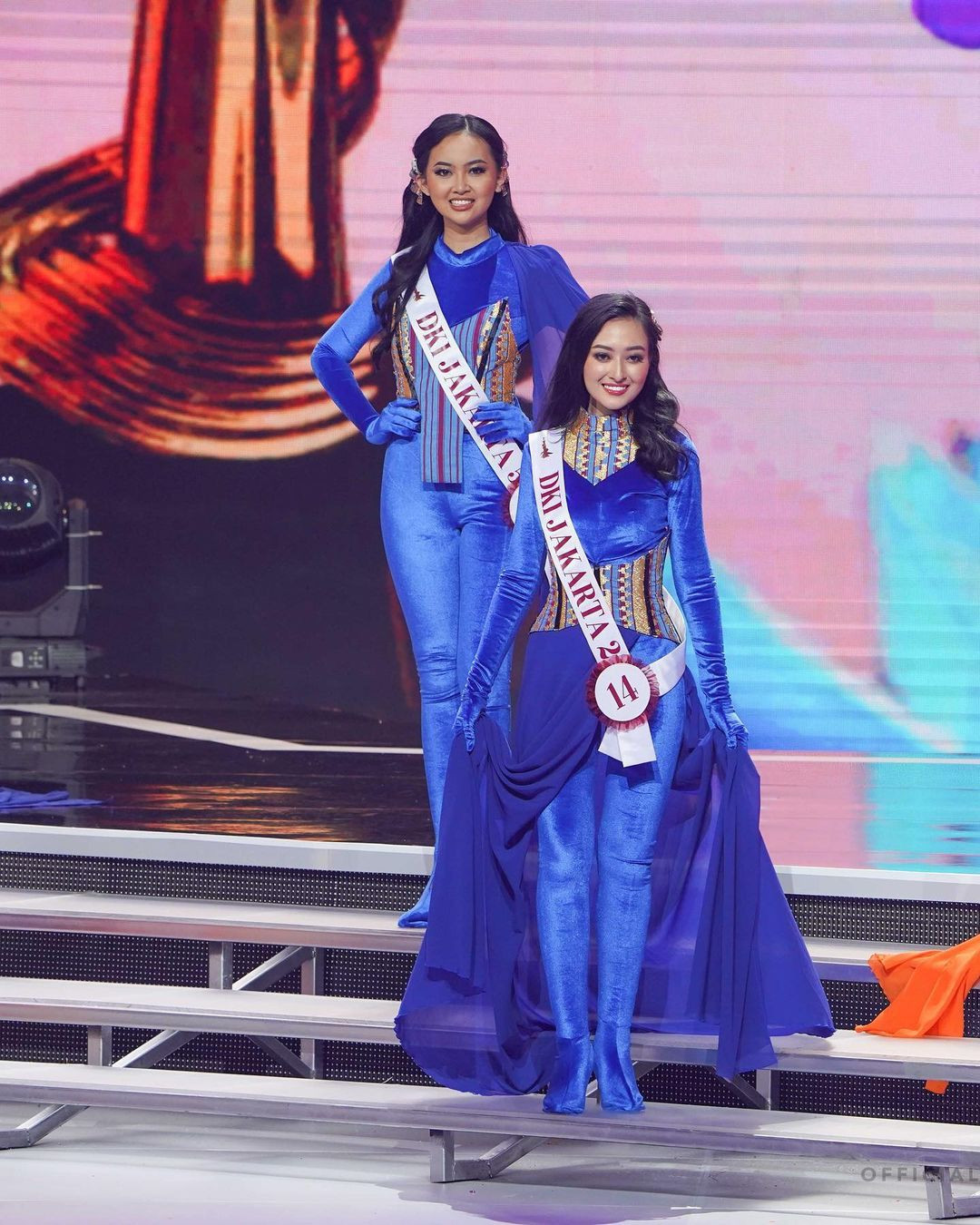 Tối 19/5, đêm chung kết Puteri Indonesia 2023 diễn ra tại trung tâm hội nghị Jakarta với sự tham gia của 46 thí sinh. Trước khi công bố top 15, các thí sinh tham gia phần thi áo tắm. Trong phần thi này, thay vì bikini 2 mảnh và áo tắm, các thí sinh sẽ mặc body suit để che chắn cơ thể. Do yếu tố văn hóa truyền thống của Indonesia nên hầu hết cuộc thi sắc đẹp ở đây đều không có phần thi áo tắm. Thậm chí những hình ảnh hở hang trong phần thi dạ hội khi lên sóng sẽ bị làm mờ.