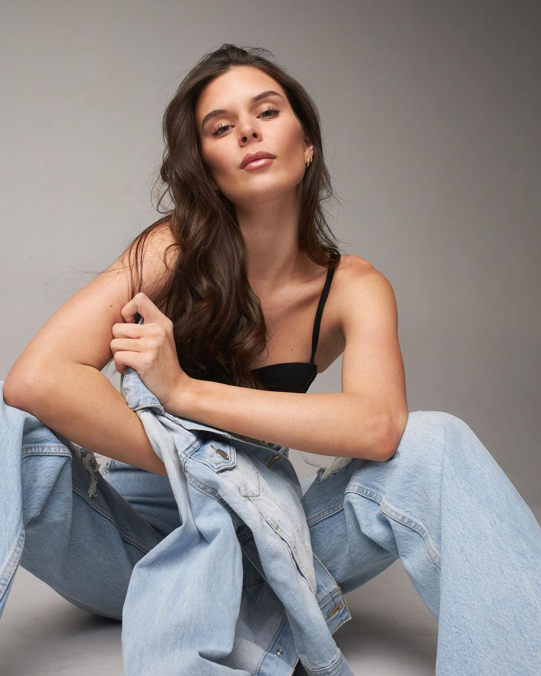 Người đẹp hướng tới vẻ đẹp hiện đại, quyến rũ. Cô từng thực hiện nhiều shoot ảnh với trang phục nội y gợi cảm.