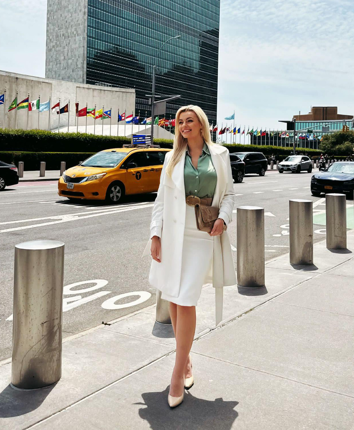 Hoa hậu Thế giới 2021 Karolina Bielawska tới thăm trụ sở Liên Hợp Quốc.