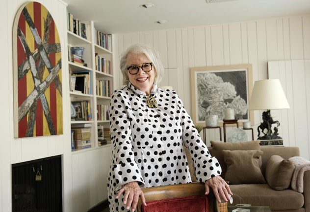 Bà Sandra Sallin, 80 tuổi, đang sống ở TP Los Angeles, Mỹ, cũng là một trong những người có ảnh hưởng trên mạng xã hội. (Ảnh: AP)