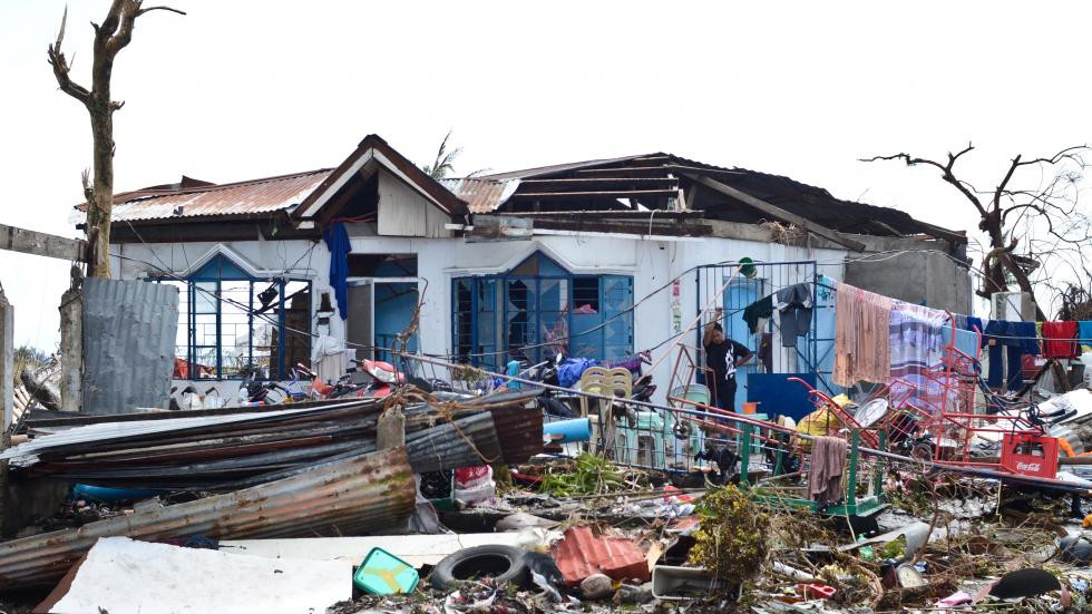 Nhiều ngôi nhà bị tốc mái, sụp đổ hoàn toàn 