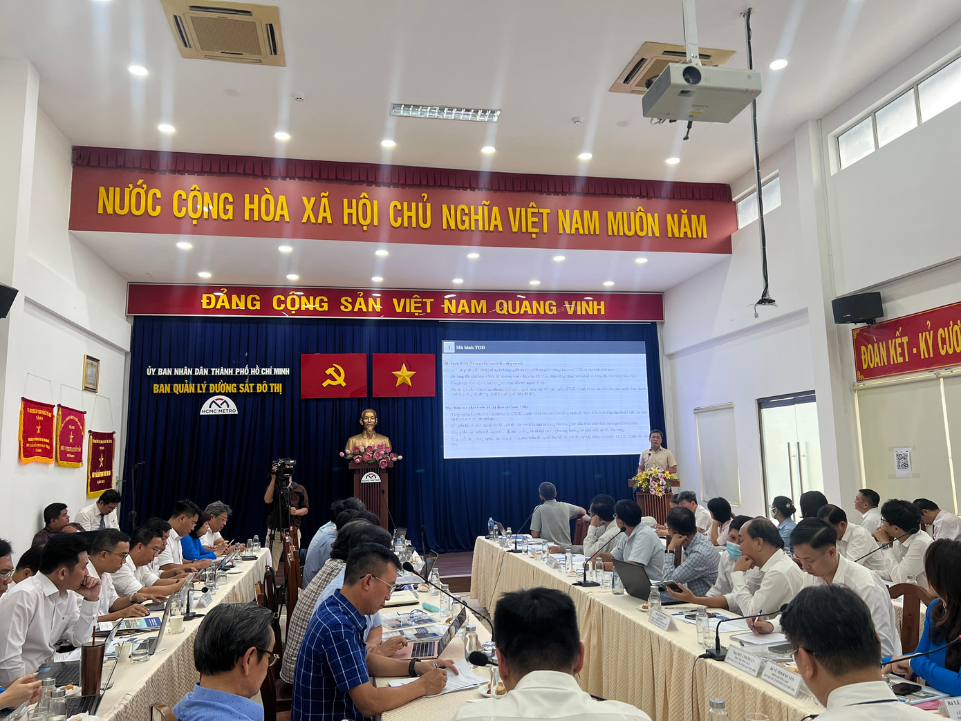 Quang cảnh buổi tọa đàm. Quang cảnh buổi tọa đàm.