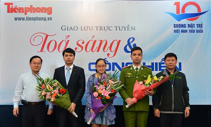 Giao lưu trực tuyến: Tỏa sáng và cống hiến ảnh 2