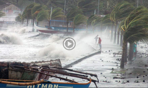 Cơn bão đang hủy diệt nhiều thứ gồm hệ thống điện và viễn thông, nhà cửa và cao ốc, đặc biệt ở nơi mà bão đổ bộ đầu tiên