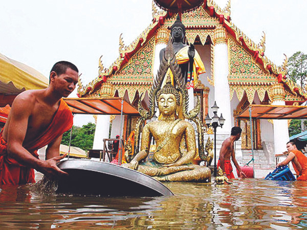 Nhiều đền chùa Thái Lan chìm trong nước lụt