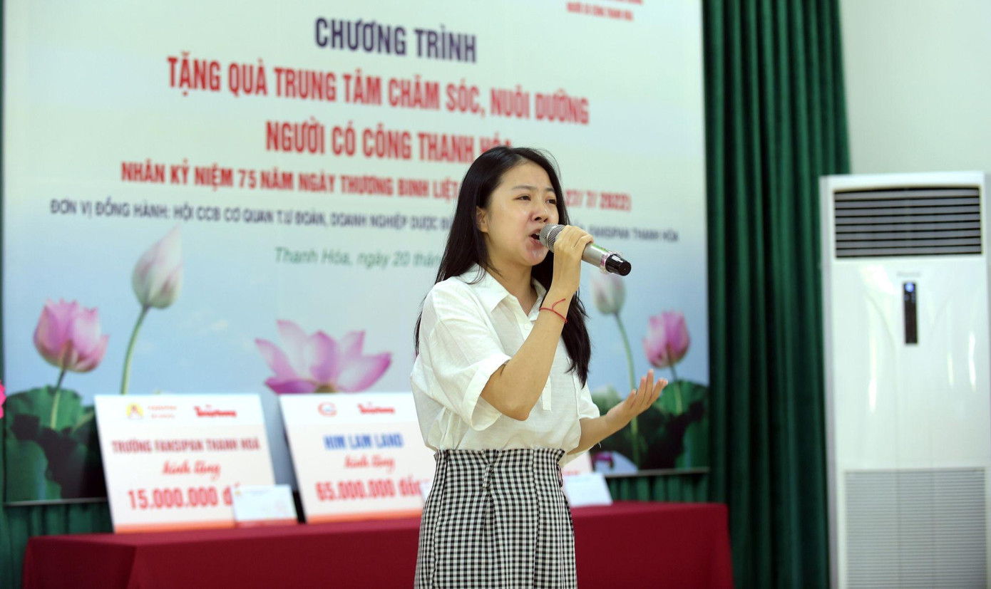 Trong chương trình đã diễn ra nhiều tiết mục văn nghệ giao lưu giữa giáo viên Trường Phổ thông liên cấp Fansipan Thanh Hóa, các đại biểu và cựu TNXP, thương binh