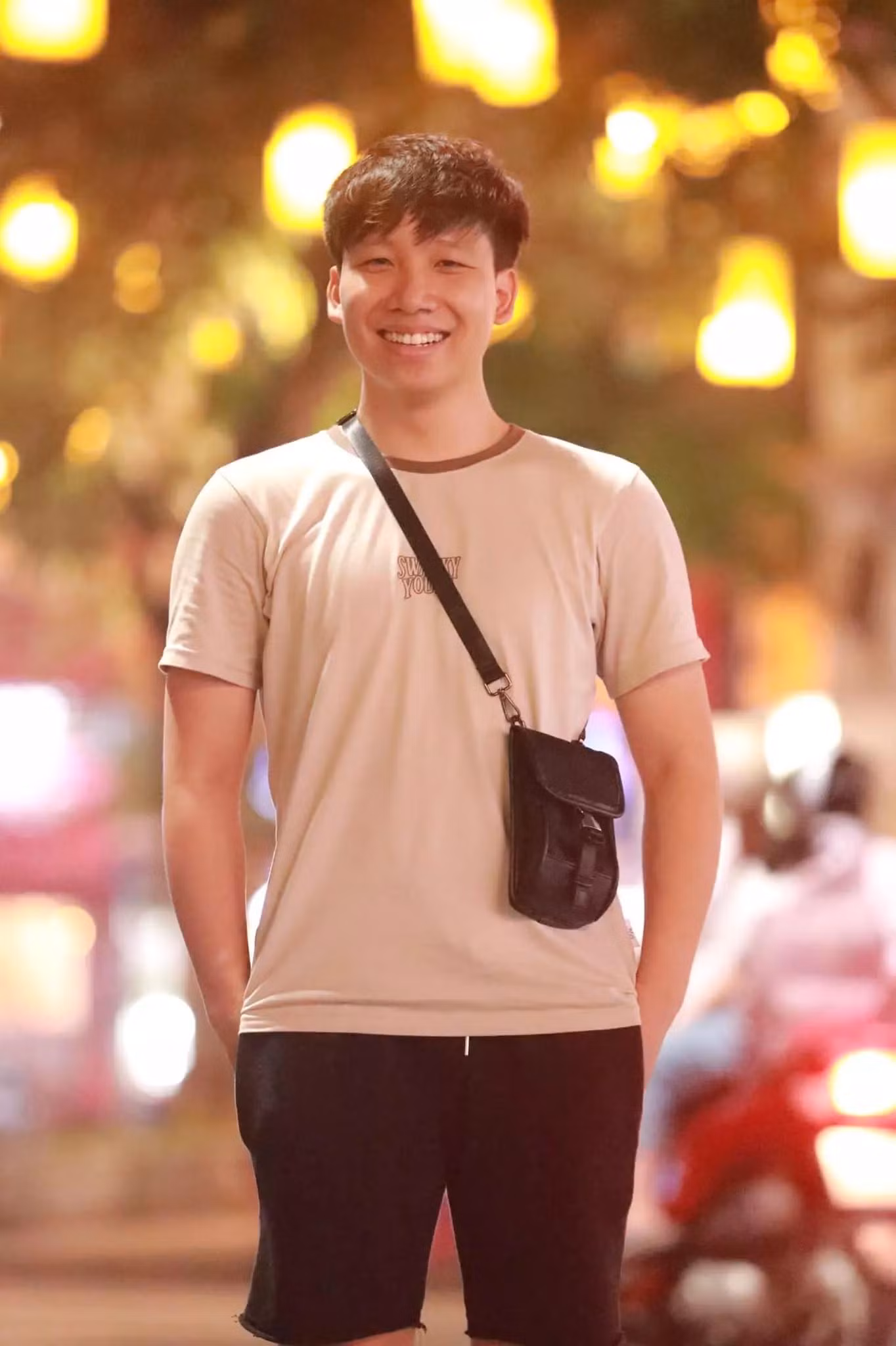 Lê Văn Việt (sinh năm 1994) là cựu sinh viên Trường Đại học Thương mại. Lê Văn Việt (sinh năm 1994) là cựu sinh viên Trường Đại học Thương mại.