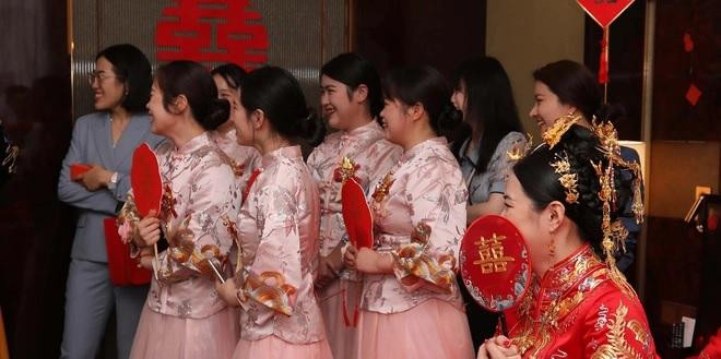 Nhu cầu thuê phù dâu, phù rể chuyên nghiệp ngày càng phát triển ở đất nước tỷ dân. Ảnh: DG-Ning. Nhu cầu thuê phù dâu, phù rể chuyên nghiệp ngày càng phát triển ở đất nước tỷ dân. Ảnh: DG-Ning.