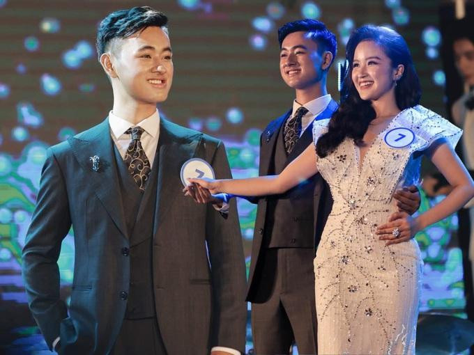 Đức Minh dành thời gian ở phòng gym để rèn luyện thể chất, tập luyện đi catwalk đơn, đôi cùng biểu cảm khuôn mặt. Ngoài ra còn tập tạo dáng, đi đứng như người mẫu và cẩn thận chăm sóc da mặt chuẩn bị cho cuộc thi. Đức Minh dành thời gian ở phòng gym để rèn luyện thể chất, tập luyện đi catwalk đơn, đôi cùng biểu cảm khuôn mặt. Ngoài ra còn tập tạo dáng, đi đứng như người mẫu và cẩn thận chăm sóc da mặt chuẩn bị cho cuộc thi.