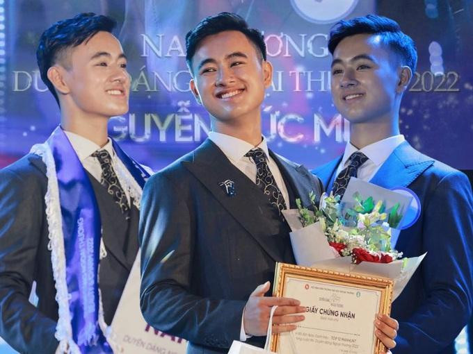 Đức Minh cảm thấy sự kỳ vọng của bản thân, nhà trường là niềm vinh hạnh. Anh chưa bao giờ xem sắc đẹp là thế mạnh của bản thân bởi tài sản lớn nhất mà anh có là sức bật và sự nỗ lực bền bỉ (Ảnh: NVCC). Đức Minh cảm thấy sự kỳ vọng của bản thân, nhà trường là niềm vinh hạnh. Anh chưa bao giờ xem sắc đẹp là thế mạnh của bản thân bởi tài sản lớn nhất mà anh có là sức bật và sự nỗ lực bền bỉ (Ảnh: NVCC).