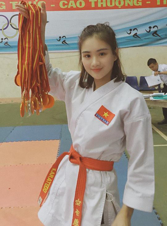 Nhan sắc rạng rỡ của nữ võ sĩ Karate dự Đại hội Sinh viên toàn quốc ảnh 4