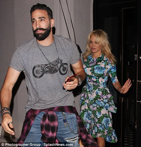 'Biểu tượng gợi cảm' Pamela Anderson sexy đầy hoang dại ảnh 7