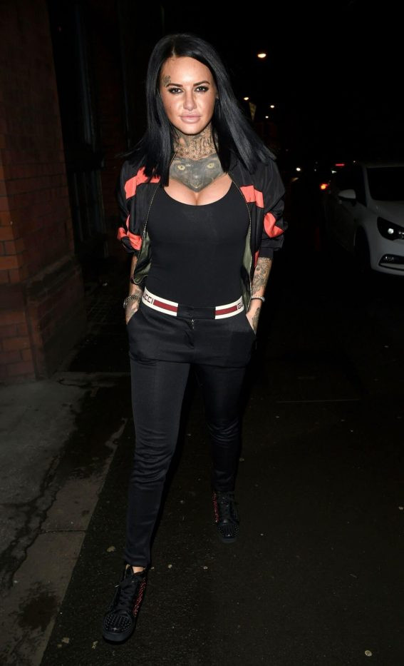 Mặc bikini cắt xẻ, Jemma Lucy gây sốc với cơ thể phủ kín hình xăm ảnh 10