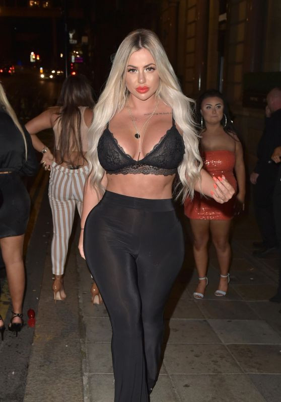 Siêu vòng 1 Holly Hagan mặc nội y khoe đường cong nghẹt thở ảnh 4