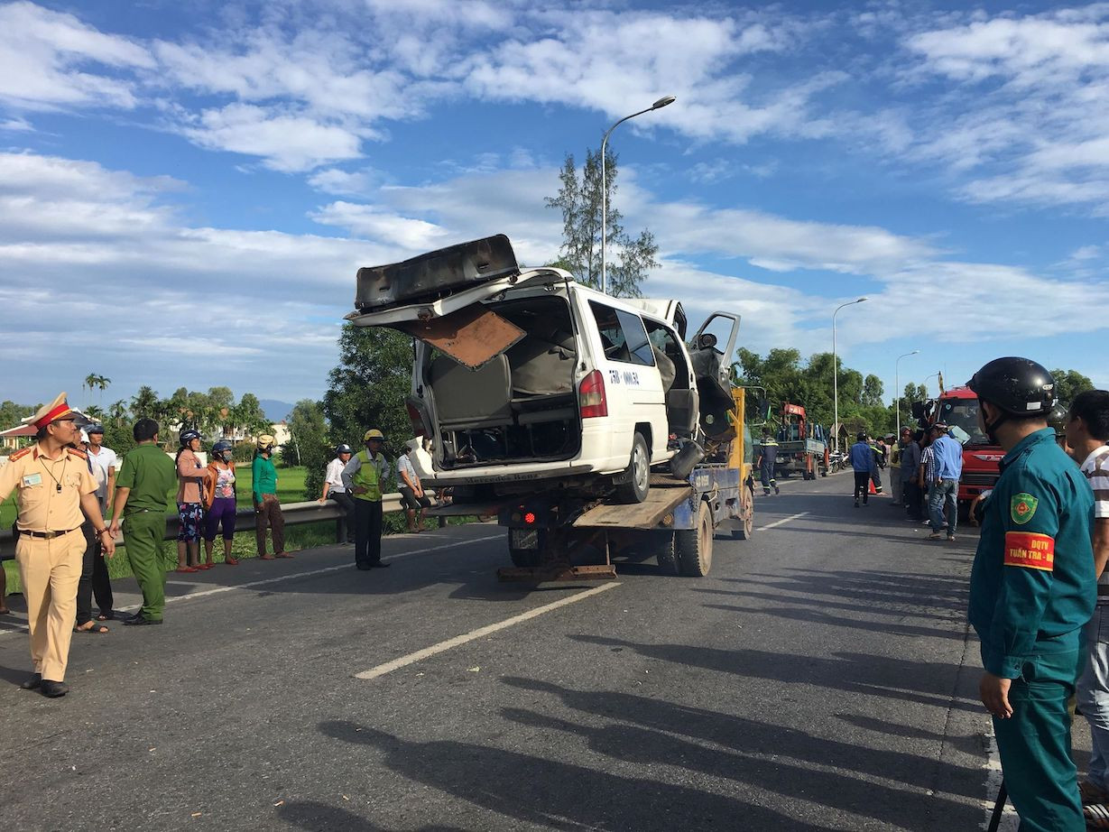 Xe rước dâu gặp nạn 13 người chết: Tang thương bao trùm vùng quê ảnh 6