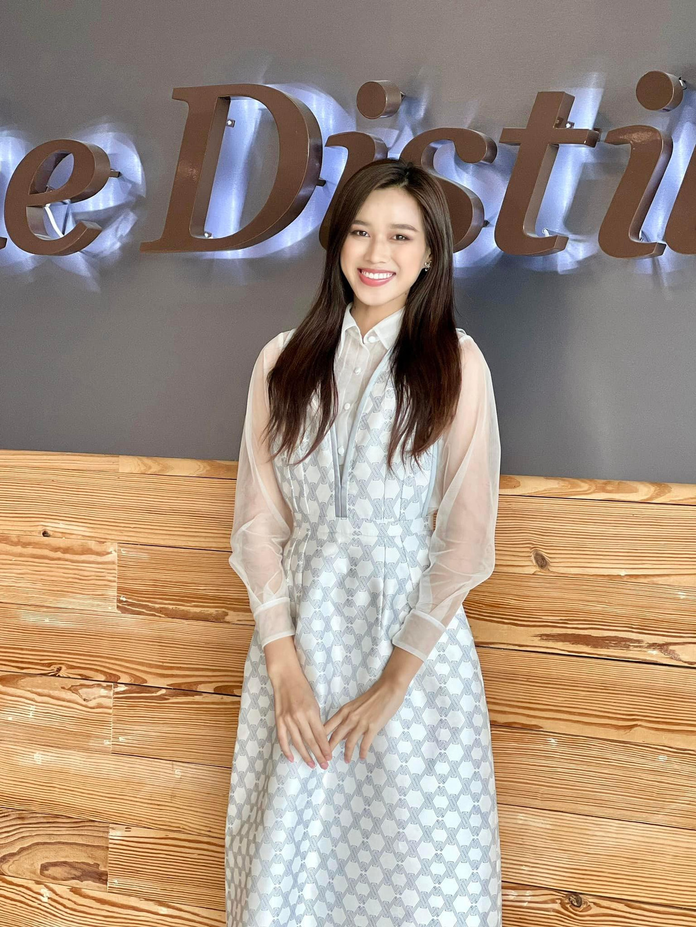 Cô được người bạn thân đồng hành trên chặng bay từ Puerto Rico về Mỹ.