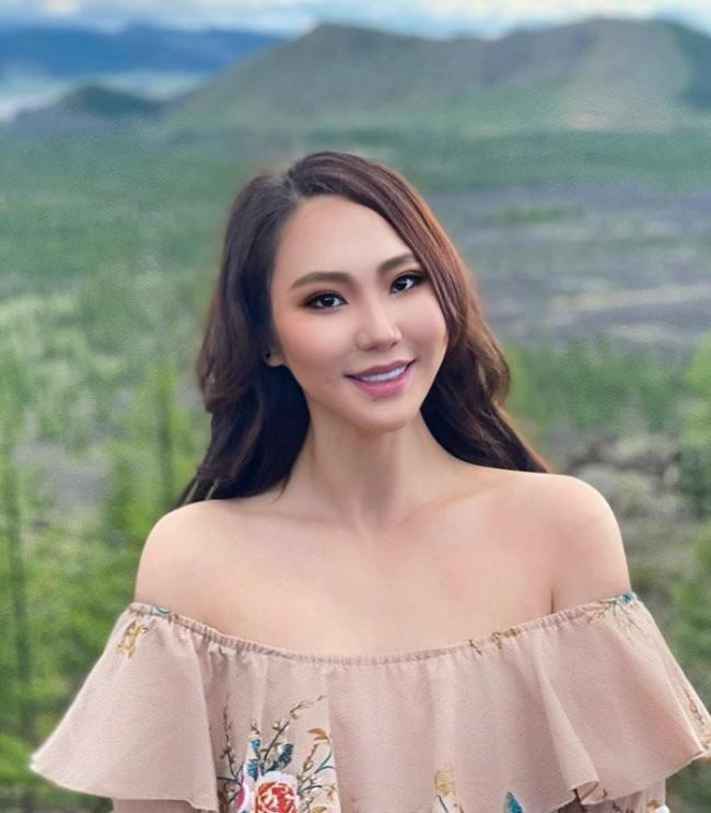 Bạn cùng phòng của Đỗ Thị Hà là người đẹp Mông Cổ giành chiến thắng trong phần thi tài năng.