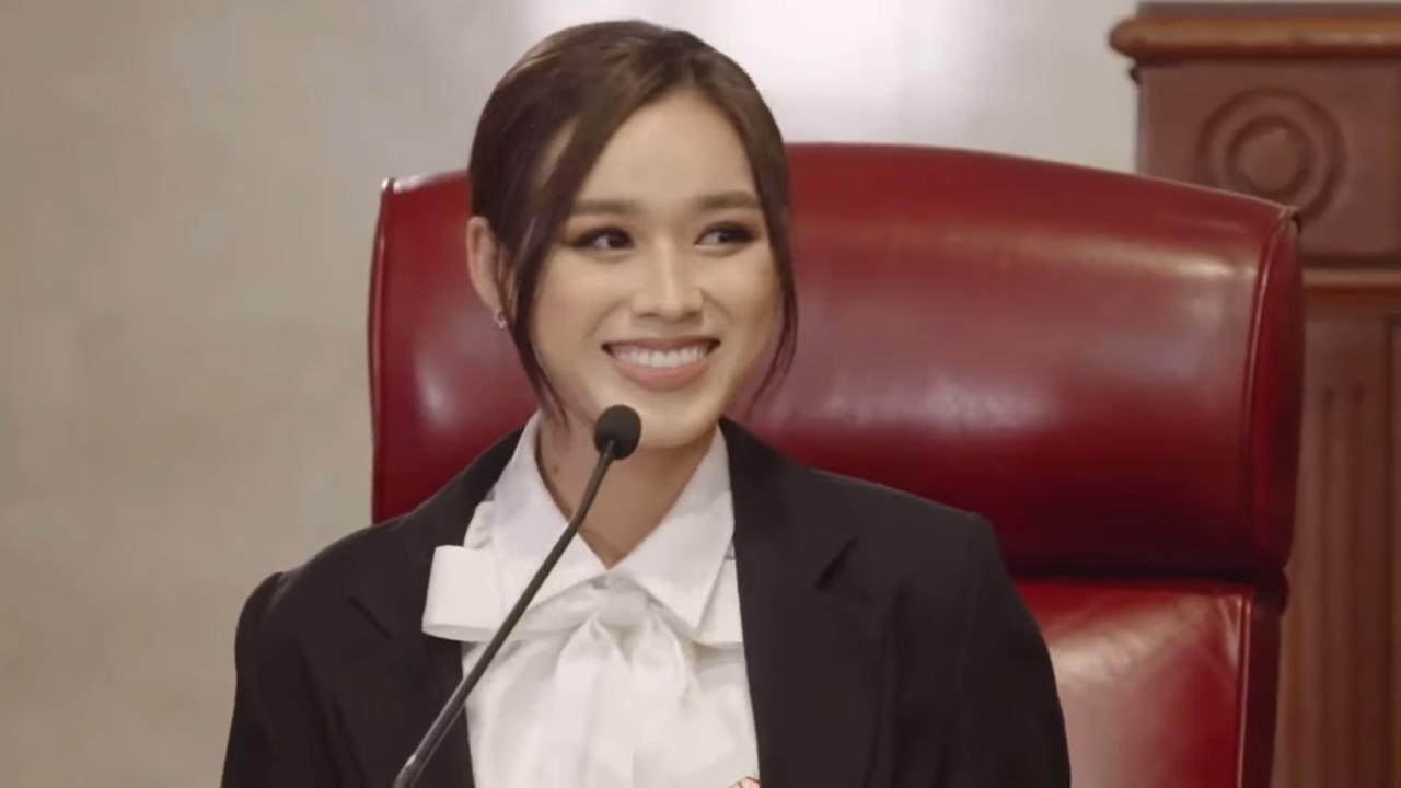 Đỗ Thị Hà rạng rỡ và tự tin tại vòng 2 của phần thi Head to Head Challenge.