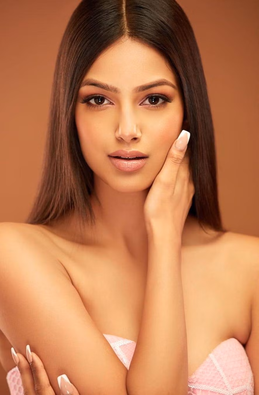 Sáng 13/12, người đẹp Ấn Độ - Harnaaz Kaur Sandhu đã đăng quang ngôi vị Hoa hậu Hoàn vũ 2021 trong đêm chung kết được tổ chức tại Israel.