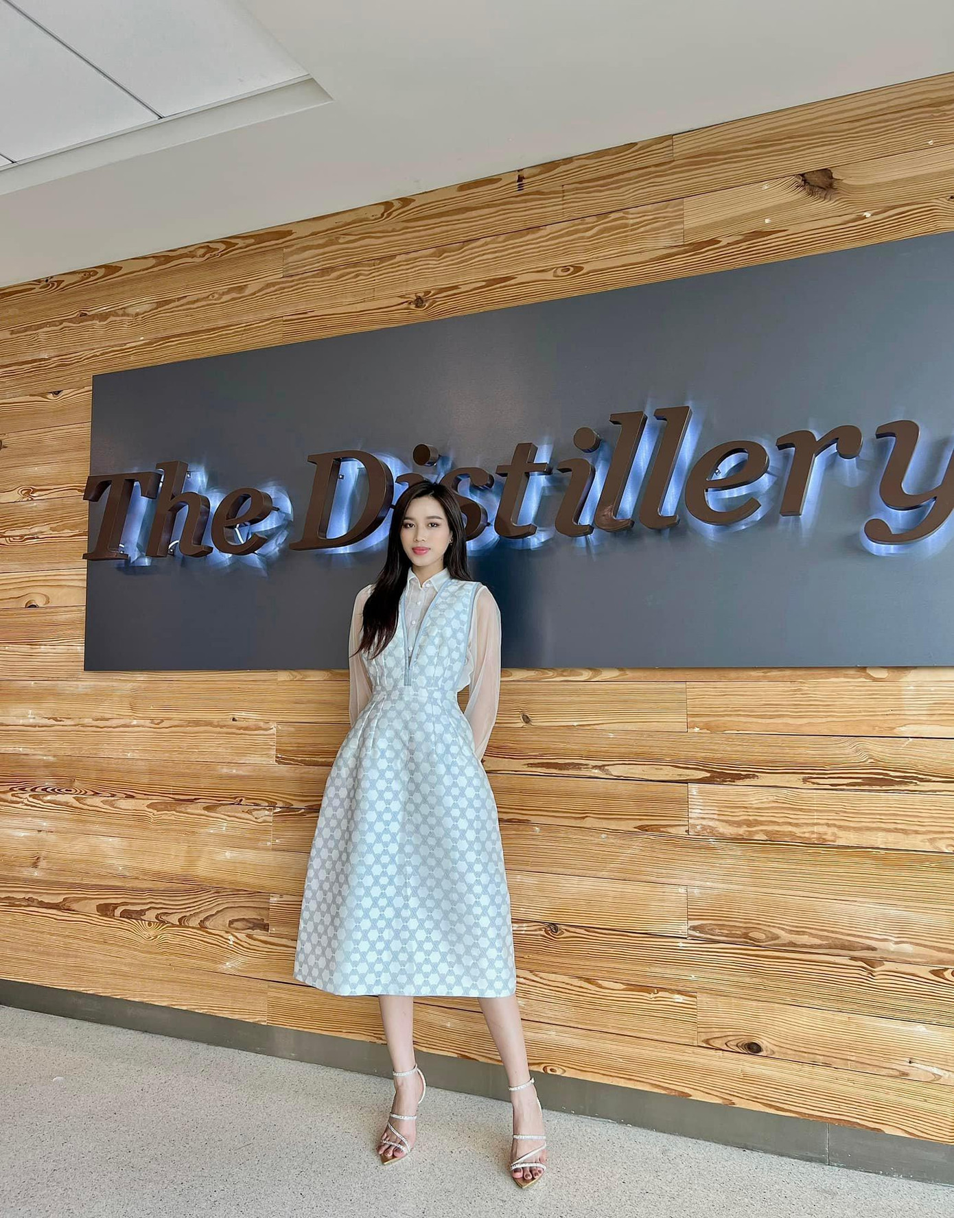 Người đẹp sẽ ở lại Mỹ 5 ngày trước khi bay về Việt Nam.