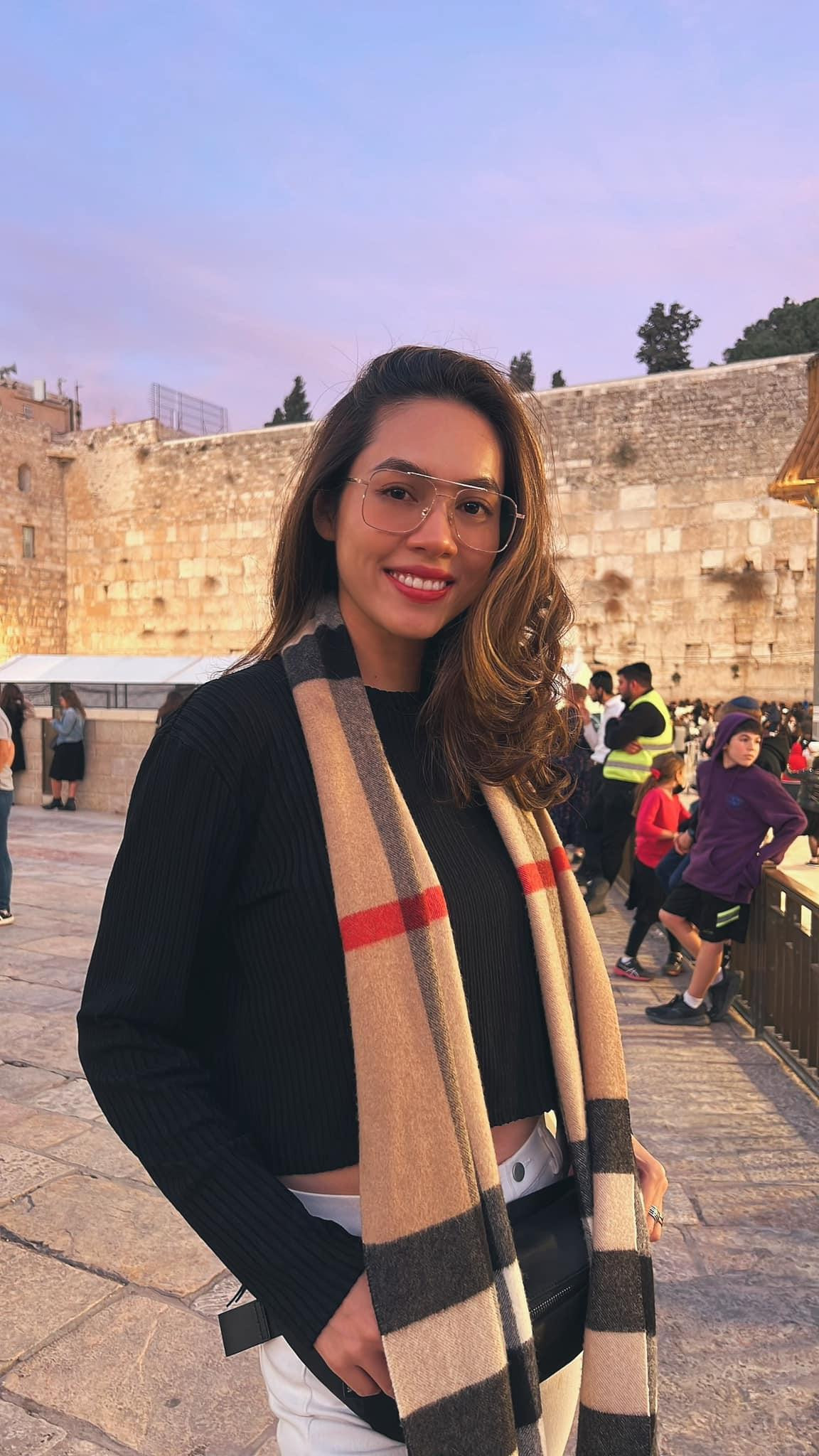 Những ngày vừa qua, Hoàng My đã có mặt tại Israel để đồng hành cùng Kim Duyên trong nhiều hoạt động. Những ngày vừa qua, Hoàng My đã có mặt tại Israel để đồng hành cùng Kim Duyên trong nhiều hoạt động.