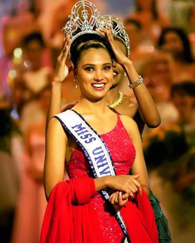 Lara Dutta sinh năm 1978, từng giành danh hiệu Hoa hậu Hoàn vũ Ấn Độ trước khi đăng quang ngôi vị Miss Universe 2000.