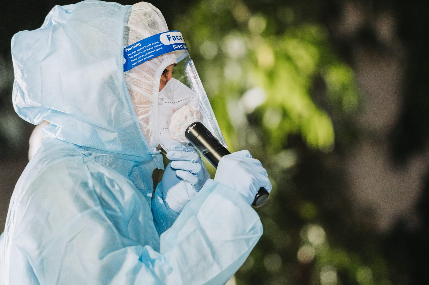 nghệ sĩ làm gì trong ngày thành phố mở cửa ảnh 1 Nhiều nghệ sĩ thời gian qua tham gia tuyến đầu chống dịch.