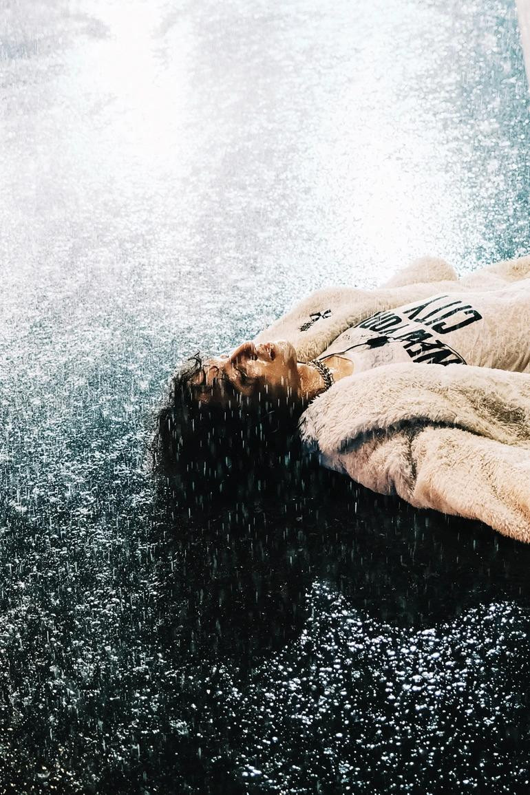 Đoạn kết trong MV mới của Sơn Tùng làm dấy lên nhiều luồng ý kiến trái chiều. Đoạn kết trong MV mới của Sơn Tùng làm dấy lên nhiều luồng ý kiến trái chiều.