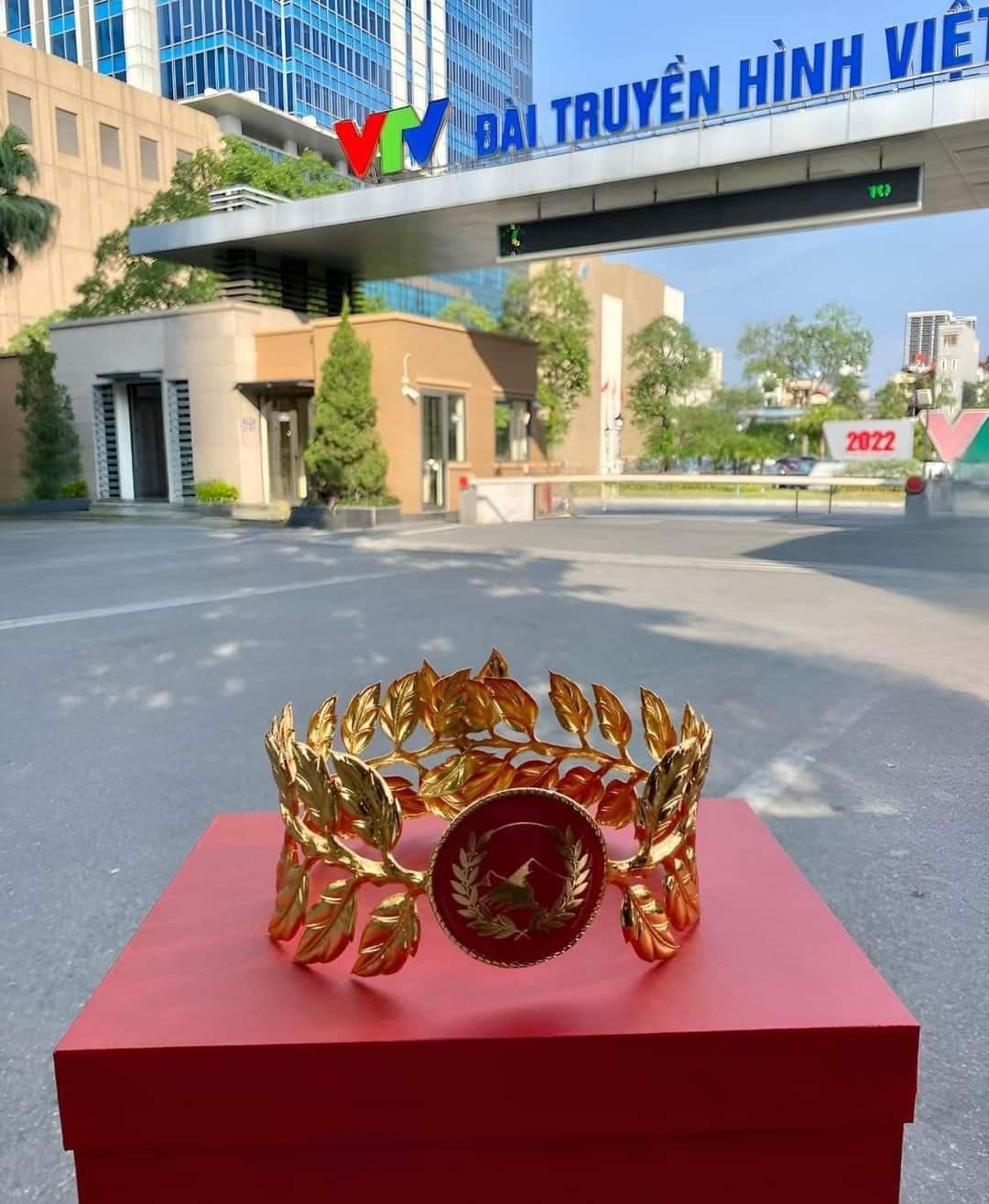 Cận cảnh chiếc vòng nguyệt quế của năm thứ 22. Ảnh: Fanpage Đường Lên Đỉnh Olympia. Cận cảnh chiếc vòng nguyệt quế của năm thứ 22. Ảnh: Fanpage Đường Lên Đỉnh Olympia.