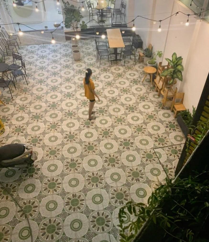 Tình trạng quán trước và sau khi có hot TikToker đến review. Ảnh chụp màn hình. Tình trạng quán trước và sau khi có hot TikToker đến review. Ảnh chụp màn hình.